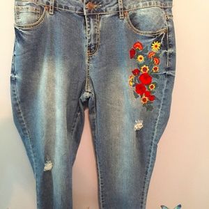 Suzanne Betro Denim Jeans w/Zippered Straight Leg and Embroidered Flowers SZ 16